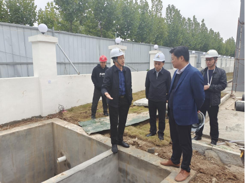 10.9（石化公司）市產(chǎn)業(yè)集團(tuán)黨委書記、董事長劉培建一行蒞臨石化公司金頂山路加油站調(diào)研指導(dǎo)工作231.png