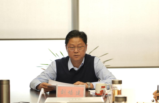 1230新聞稿-駐馬店市產業(yè)投資集團有限公司召開學習貫徹落實黨的十九屆六中全會精神專題宣講報告會(2)412.png