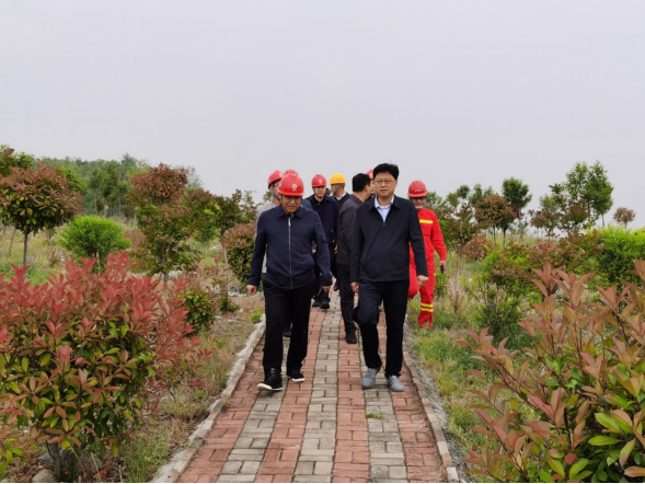 “時不我待、只爭朝夕”市產(chǎn)業(yè)集團全力推進涉案企業(yè)復(fù)工復(fù)產(chǎn)和我市重大項目建設(shè)工作459.png