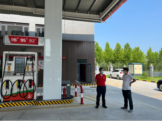 7.14市產(chǎn)業(yè)集團(tuán)黨委書記、董事長劉培建深入子公司檢查疫情防控工作614.png