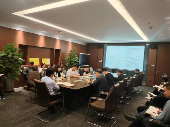 10.27市產(chǎn)業(yè)集團黨委召開理論學習中心組擴大會傳達學習全省領導干部會議精神142.png